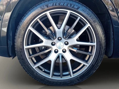 Maserati Levante V6 275 HP D AWD
