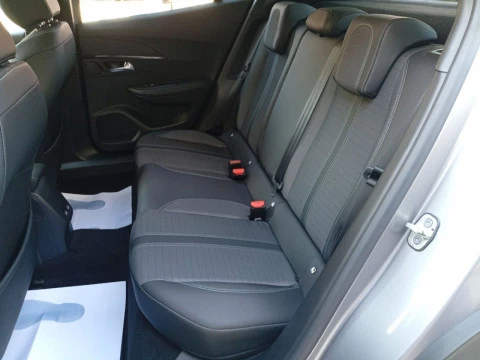 Peugeot 2008 Allure BlueHDI 130 S&S EAT8