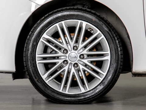 Kia Carens 1.6 GDi 99kW (135CV) Drive