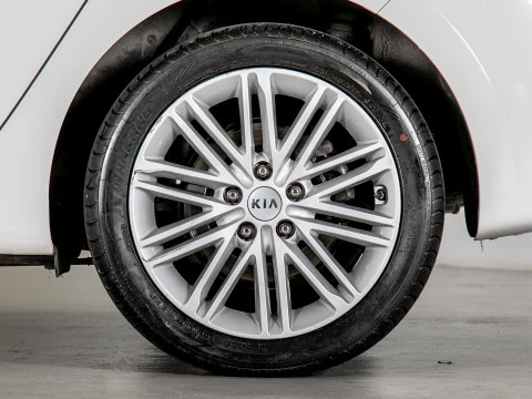 Kia Carens 1.6 GDi 99kW (135CV) Drive