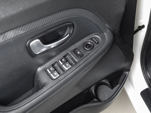 Kia Carens 1.6 GDi 99kW (135CV) Drive