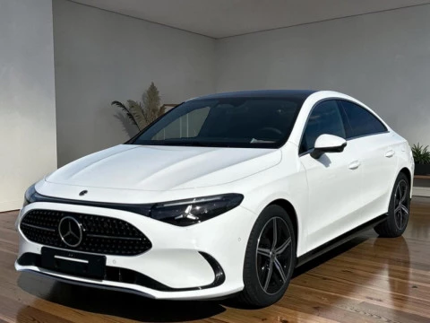 Mercedes-Benz CLA  180 con tecnologia hibrida