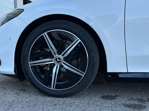 Mercedes-Benz CLA  180 con tecnologia hibrida