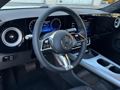 Mercedes-Benz CLA  180 con tecnologia hibrida