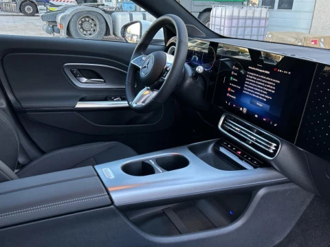 Mercedes-Benz CLA  180 con tecnologia hibrida