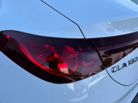 Mercedes-Benz CLA  180 con tecnologia hibrida