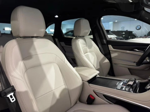 Jaguar F-Pace 2.0D L4 MHEV STANDARD AUT. AWD 163