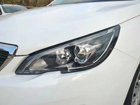 Peugeot 308 5p Business Line BlueHDi 73KW (100CV)