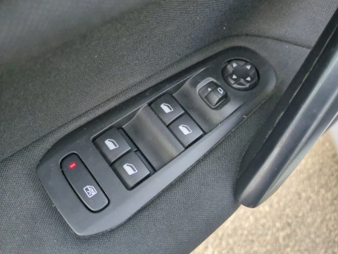 Peugeot 308 5p Business Line BlueHDi 73KW (100CV)