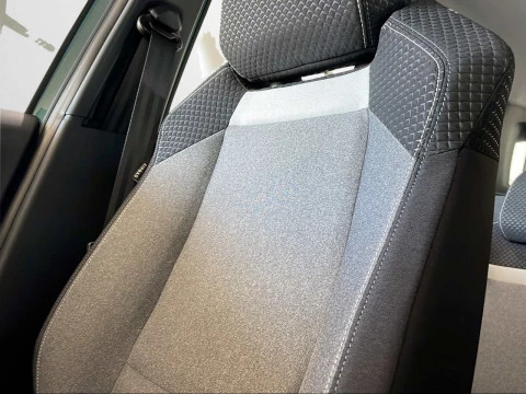 Opel Frontera 1.2T XHT Hybrid eDCT6 100kW Edition