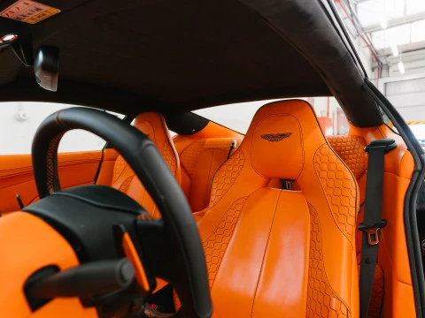 Aston Martin Vanquish  V12 Coupe