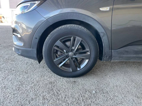 Opel Grandland X 1.2 Turbo Design & Tech
