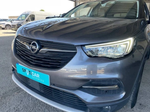 Opel Grandland X 1.2 Turbo Design & Tech