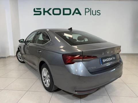 Skoda Octavia 1.5 TSI m-HEV Selection DSG 110 kW (150 CV)