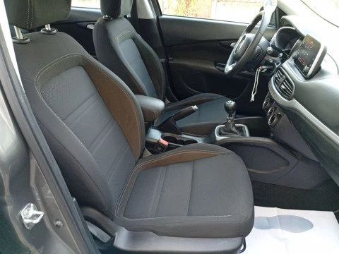 Fiat Tipo 5P 1.4 Fire 70kW (95CV) Lounge