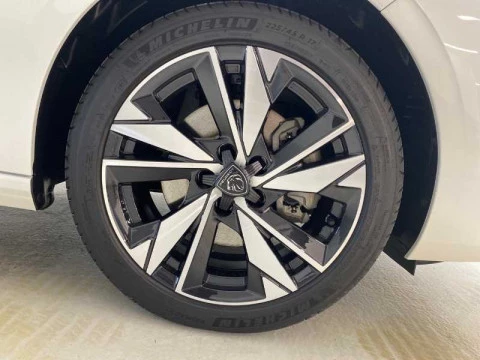 Peugeot 308 5p Allure Gasolina 130 S&S 6 Vel. MAN