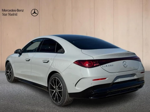 Mercedes-Benz CLA  250+ con tecnologia EQ