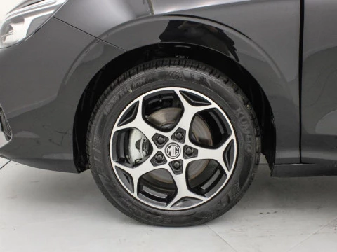 MG3 1.5 HEV LUXURY MY25.5 195 5P