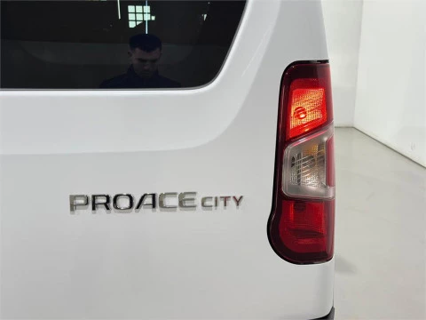Toyota Proace City - MY25 GX COMBI N1 L2 1.5D 75kW 6MT