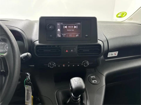 Toyota Proace City - MY25 GX COMBI N1 L2 1.5D 75kW 6MT