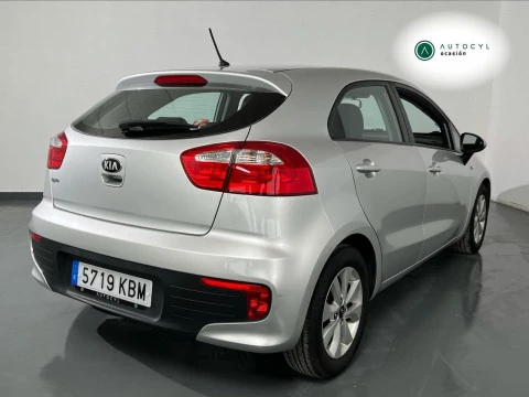 Kia Rio 1.2 CVVT 62kW (84CV) Concept