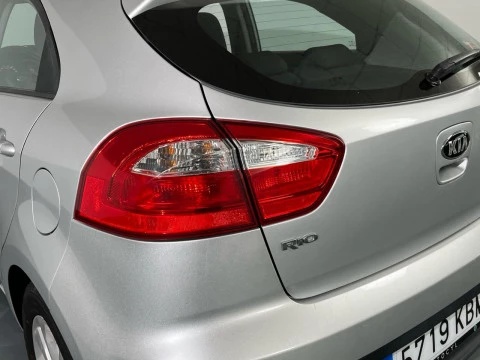 Kia Rio 1.2 CVVT 62kW (84CV) Concept