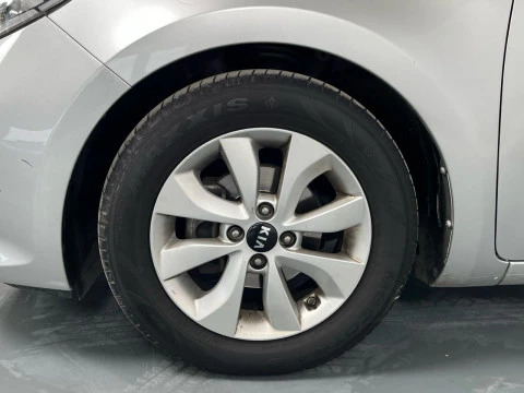 Kia Rio 1.2 CVVT 62kW (84CV) Concept