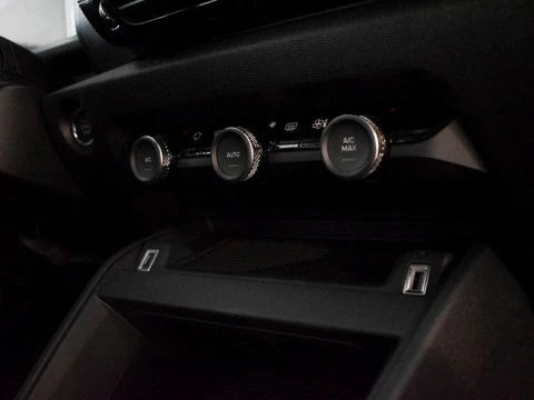 Citroën C4 X 1.2 HYBRID MHEV 145 EDCS6 BUSINESS EDIT 4P