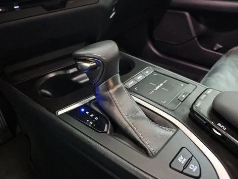 Lexus UX 2.0 250h Business