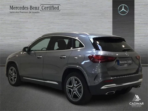 Mercedes-Benz GLA 250 e con tecnología híbrida EQ