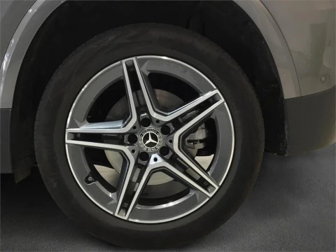 Mercedes-Benz GLA 250 e con tecnología híbrida EQ