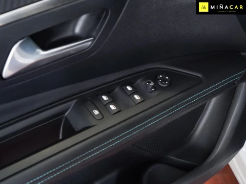 Peugeot 3008 Plug-in Hybrid 1.6 143KW Allure e-DCS7