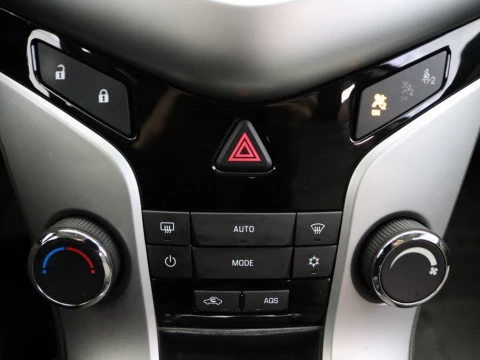 Chevrolet CRUZE sedan 1.6 16V LS 4P