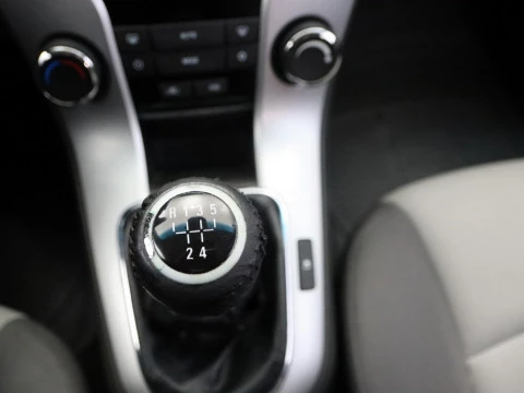 Chevrolet CRUZE sedan 1.6 16V LS 4P