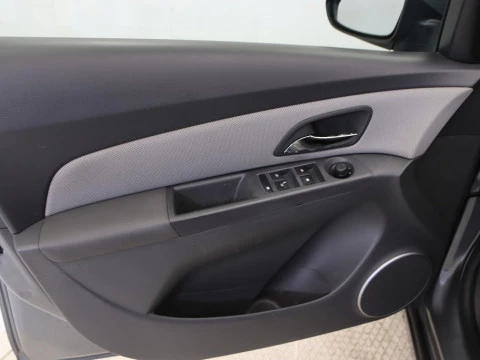 Chevrolet CRUZE sedan 1.6 16V LS 4P