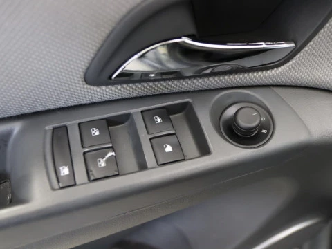 Chevrolet CRUZE sedan 1.6 16V LS 4P