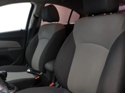 Chevrolet CRUZE sedan 1.6 16V LS 4P