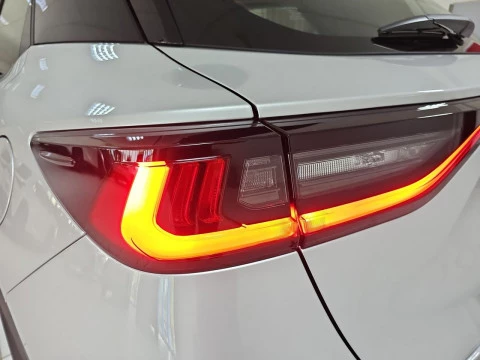 Lexus LBX 1.5 136cv HEV Elegant+