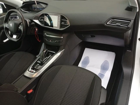 Peugeot 308 5p Active Pack BlueHDi 130 S&S EAT8