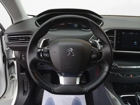 Peugeot 308 5p Active Pack BlueHDi 130 S&S EAT8