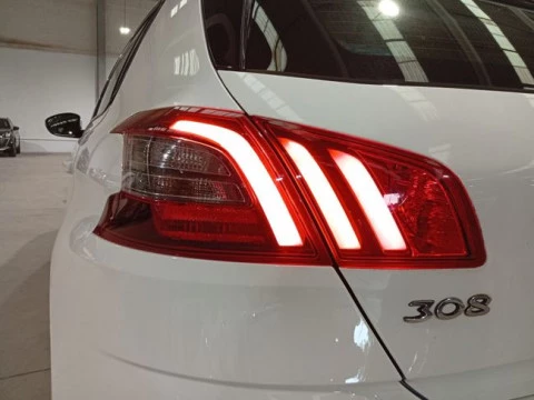 Peugeot 308 5p Active Pack BlueHDi 130 S&S EAT8