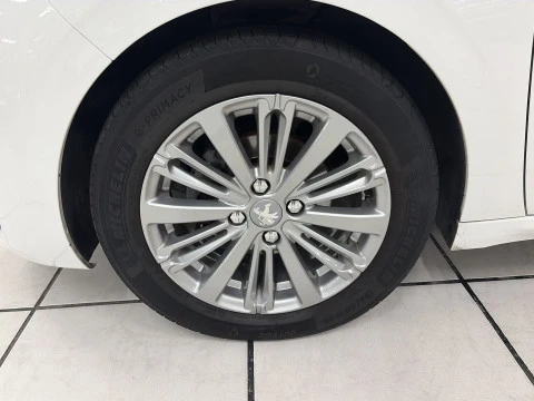 Peugeot 208 1.2 PureTech Style 60 kW (82 CV)