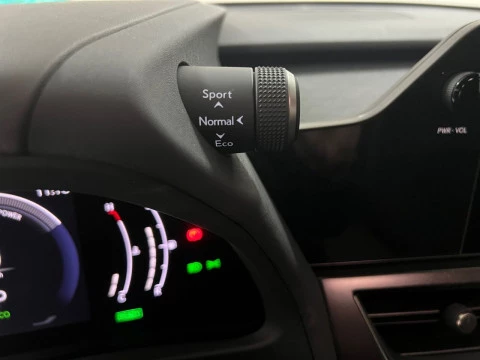 Lexus UX 2.0 300h UX Plus