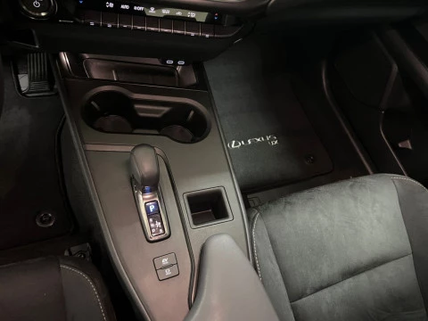 Lexus UX 2.0 300h UX Plus