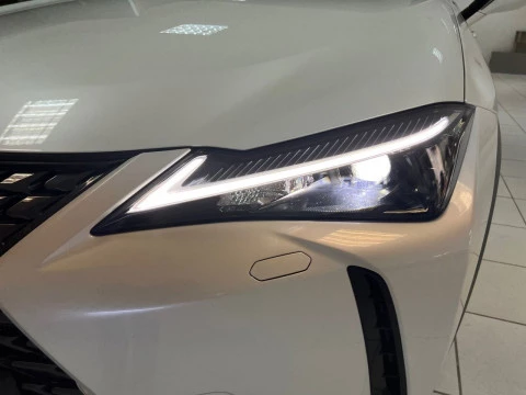 Lexus UX 2.0 300h UX Plus