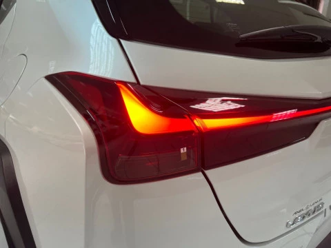 Lexus UX 2.0 300h UX Plus