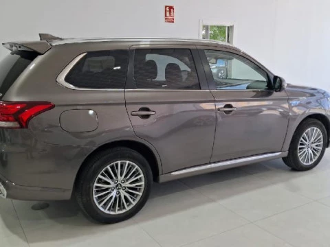 Mitsubishi Outlander 2.4 PHEV KAITEKI AUTO 4WD 5P