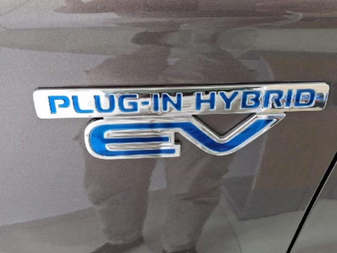 Mitsubishi Outlander 2.4 PHEV KAITEKI AUTO 4WD 5P