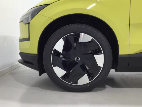 Volvo EX30 Single Motor Extended Range Plus Auto