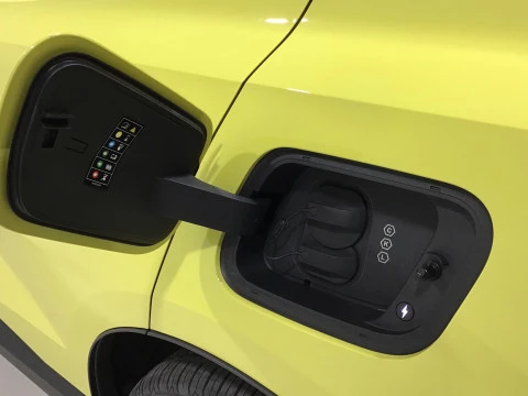 Volvo EX30 Single Motor Extended Range Plus Auto